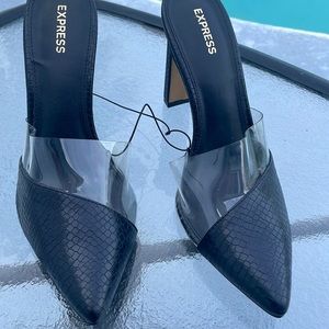 Express MWOT Size 8.5 shoe